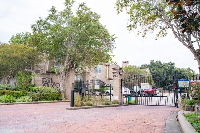 Photo - 1880 White Oak Dr Unidad 131