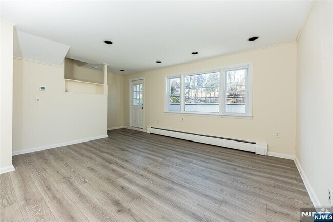 Building Photo - 906 Kinderkamack Rd Rental