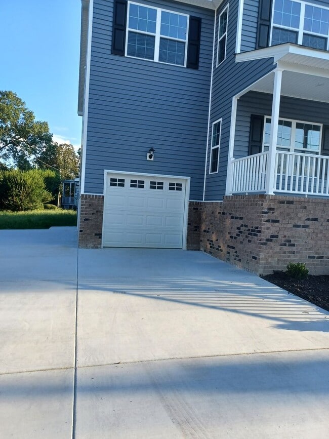 Photo - Beautiful 5 Bedroom Home in Hampton