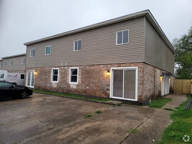 Building Photo - 209 River Oaks Dr Rental