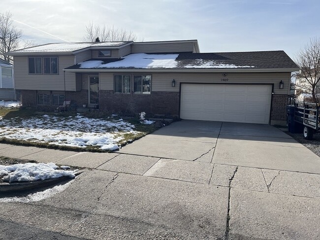 Building Photo - 1469 Ash Dr