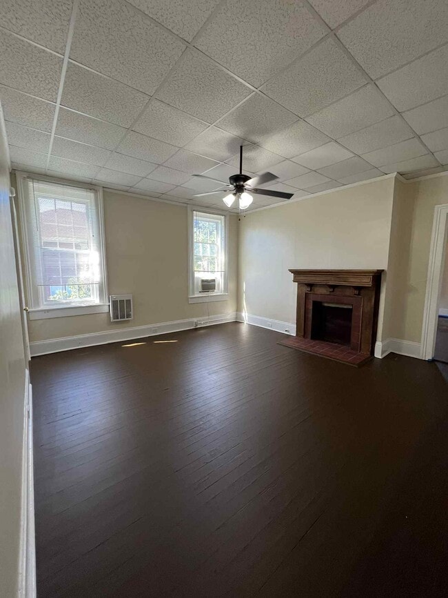 Building Photo - 206 College St Unit 4