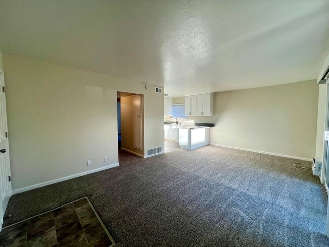Photo - Renovated 2-bedroom, 1-bath Unit Unidad 3449-4