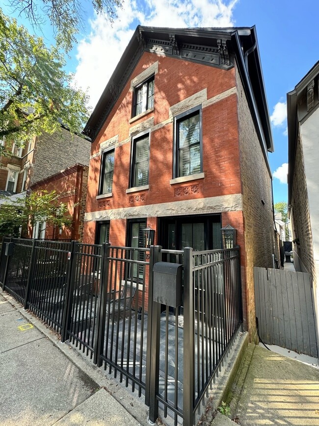 Photo - 1930 N Honore St House
