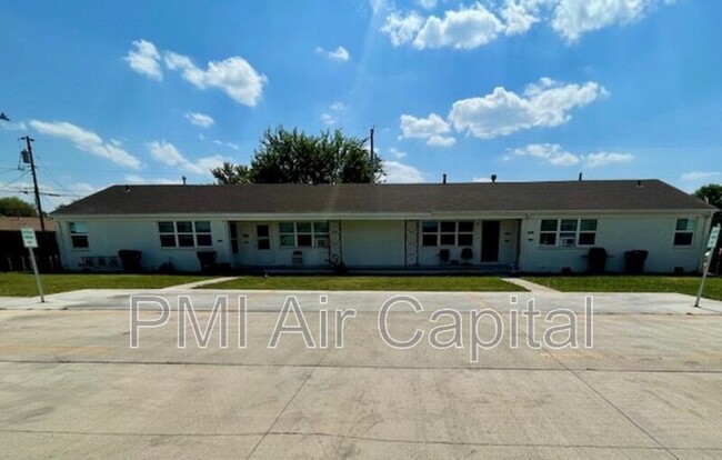 Building Photo - 6421 E Cottonwood Ln Rental