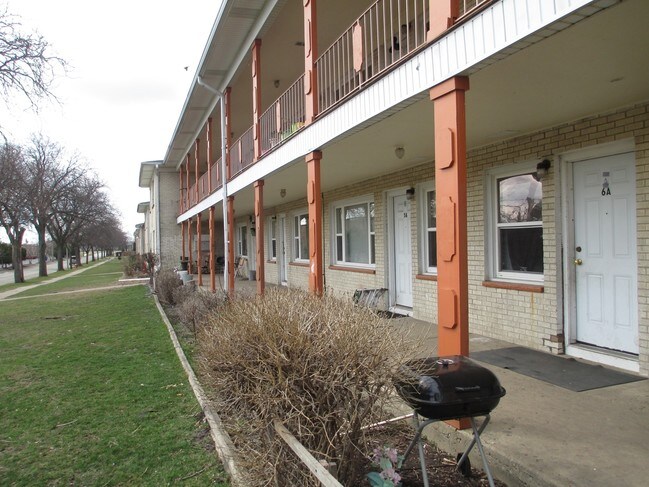 Photo - Pinetree Apartments