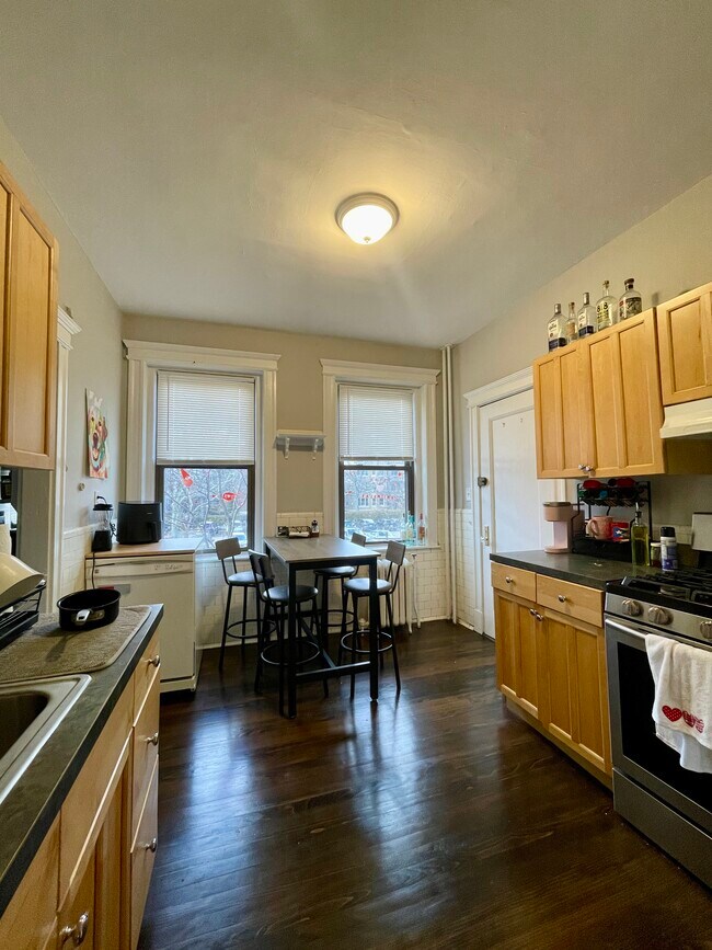Photo - 25 Green St Apartments Unit 4