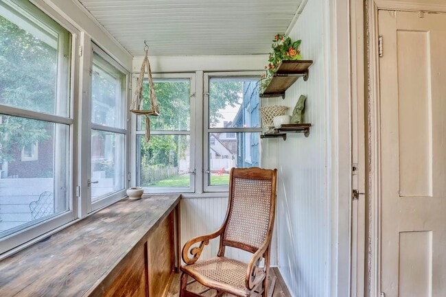 Photo - 1621 N Van Buren St