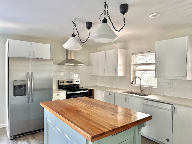 Building Photo - 604 Homeland Ave