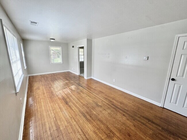 Photo - 3176 Beauchamp Dr