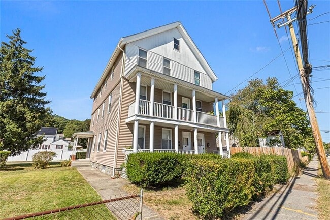 Building Photo - 884 Smithfield Ave Unit 3 Rental