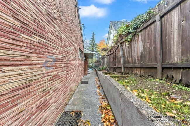 Photo - 242 NE 61st Ave