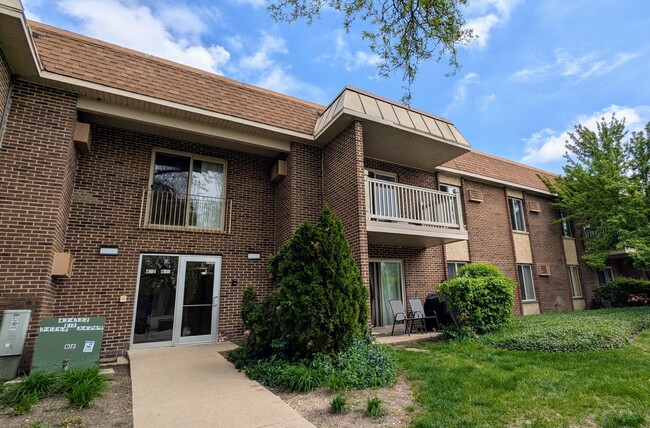 Photo - 432 N Wilke Rd Townhome