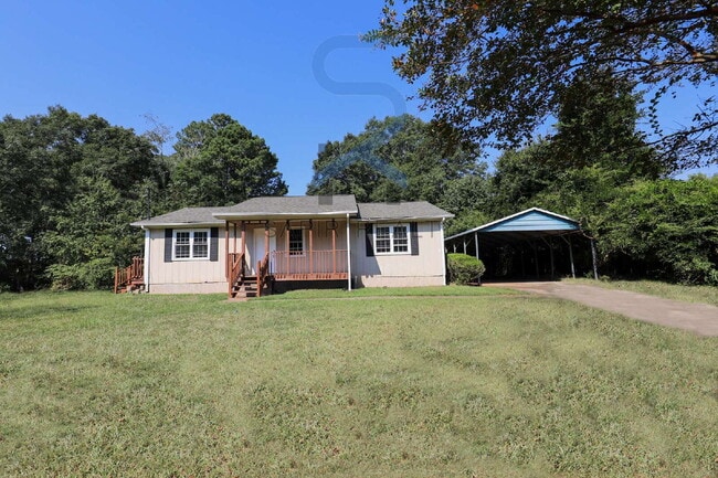 Building Photo - 208 1/2 Camp St - Cozy Up This Fall With O... Rental