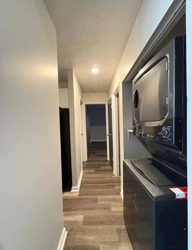 Photo - Experience Luxury Living at Bellagio Living I: Modern Apartments in Lawrence, Indiana Unidad 9037-A04