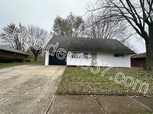 Building Photo - 4 Bed 2 Bath