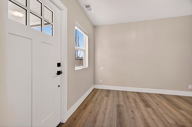 Photo - MOVE IN SPECIAL $1000!! 3 Bedroom Home Close to CSUC!
