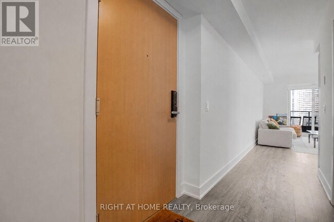 Photo - 585 Bloor St E Unit 1922