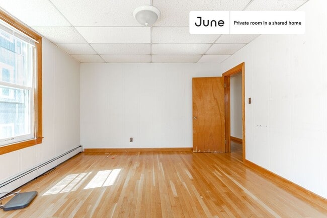 Photo - Room in Shared 5 bed/1 bath home Unidad B