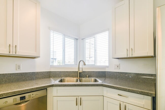 Photo - Ocean Avenue Duplex Unidad 2322