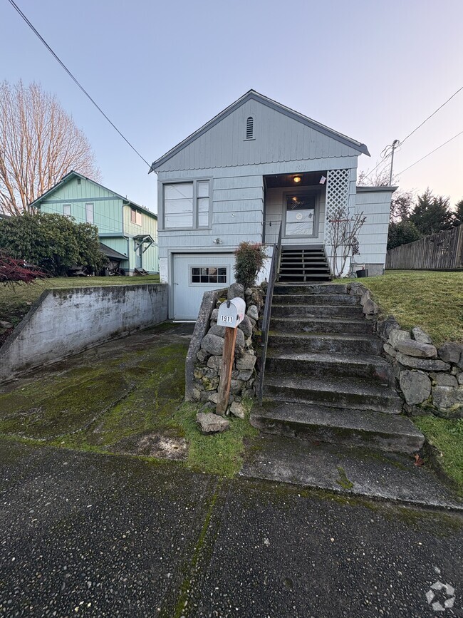 Building Photo - 1911 8th St Rental