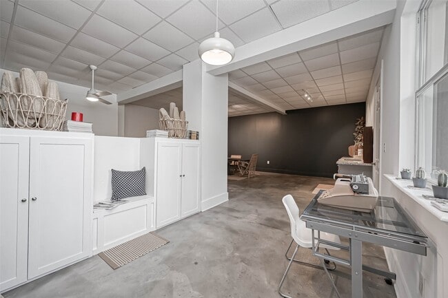Building Photo - 1612 W Alabama St Unit D