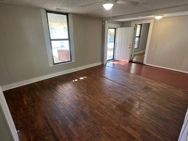 Photo - 218 Holmes St Unit A