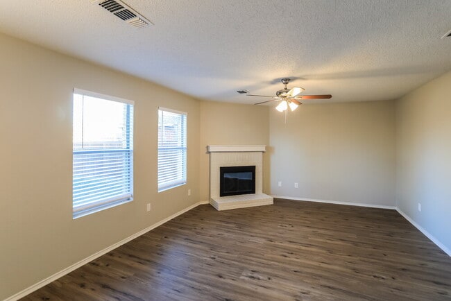 Photo - 16101 Hollyhill Ct