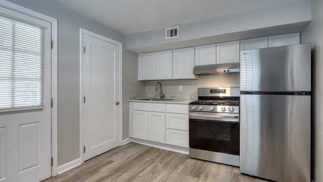 Stainless Steel Appliances in Newly Renovated Platinum Townhomes