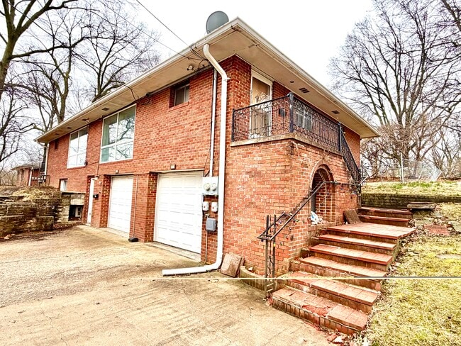 Building Photo - 9311 E 9th St S