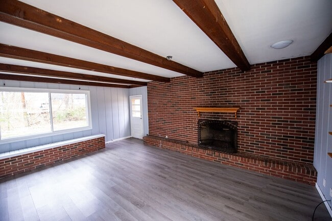 Photo - Lovely 3 Bed / 2 Bath in Private Setting--AVAILABLE NOW!!! Unit 4621 S Acorn Drive