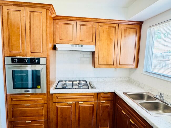 Building Photo - 63 Cathcart Ave Rental