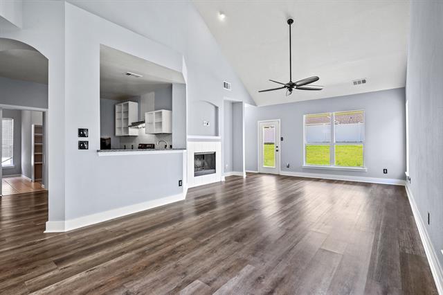 Photo - 305 Creekside Dr