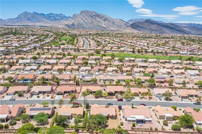 Building Photo - 2548 Tumble Brook Dr