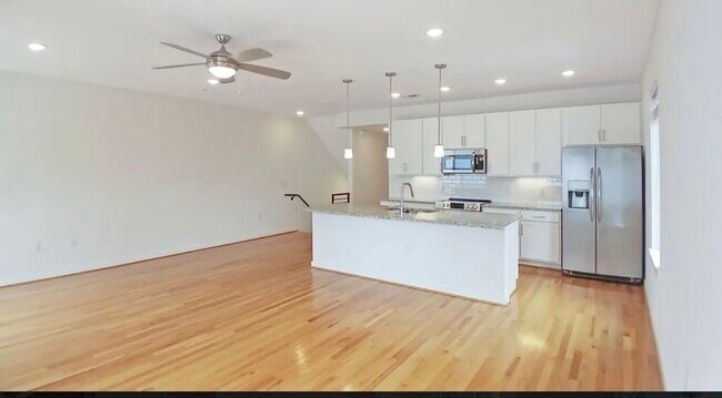 Photo - 1219 Bainbridge St Unit B