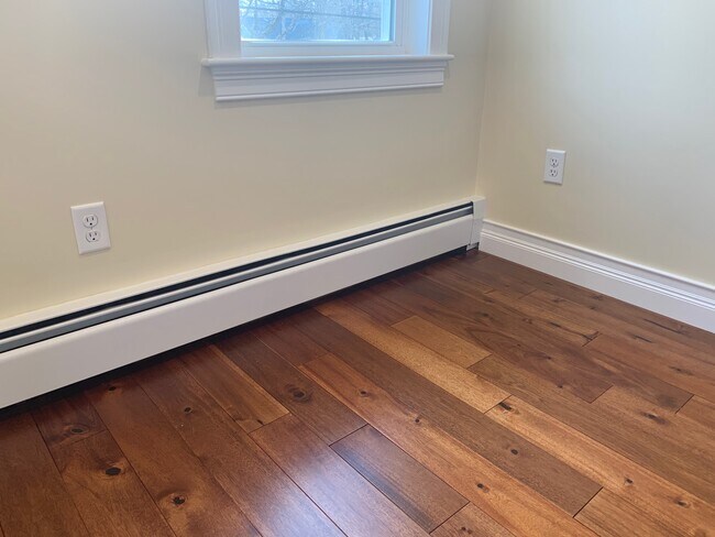 41 Hawthorne St Unit 2nd Floor, 2 Bedroom