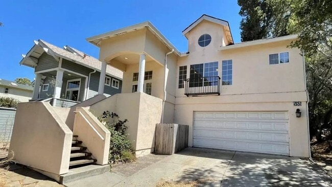 Building Photo - 585 Luneta Dr