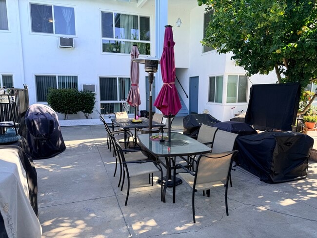 Community dining and entertainment