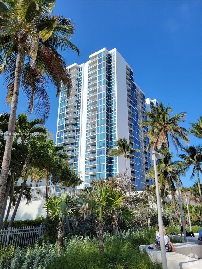 Building Photo - 2655 Collins Ave Unit 2302 Rental