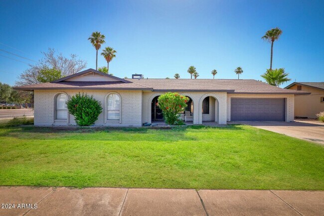 Photo - 3305 S Holbrook Ln House