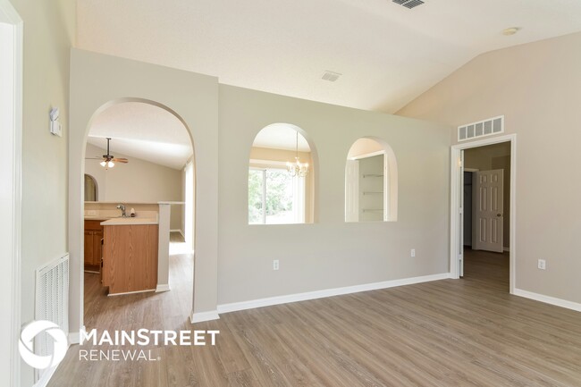 Photo - 7320 Landmark Dr