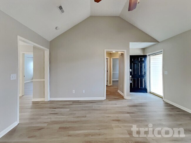 Photo - 2121 Montgomery Ln