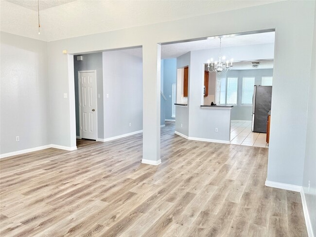 Photo - 909 Christopher Ln
