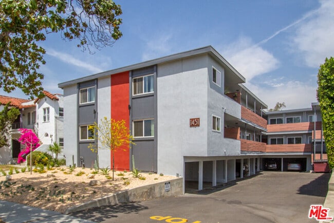 Building Photo - 1451 E Wilson Ave Unit 8