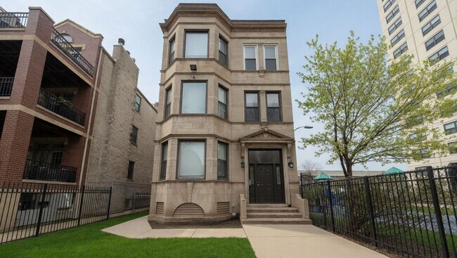 Photo - 4832 N Winthrop Ave Unit 2w