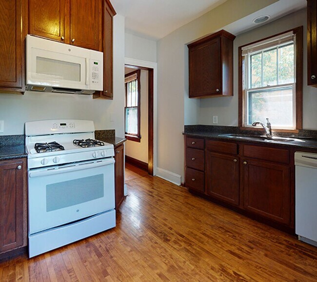 Building Photo - 1015 27th Ave SE Rental