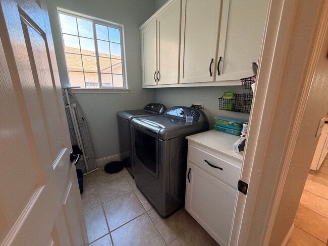 1410 Raspberry Ave
