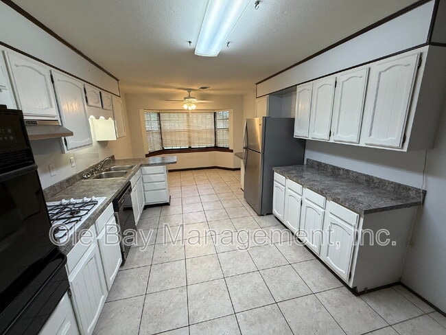 Photo - 702 Ynestra Dr