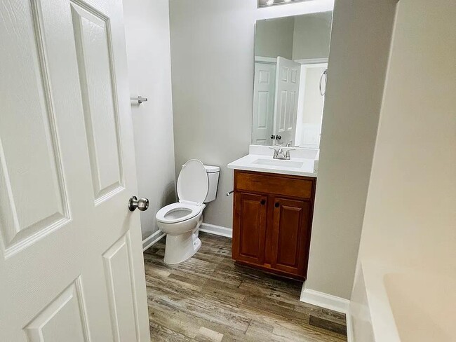 Photo - 411 Plank Bridge Way