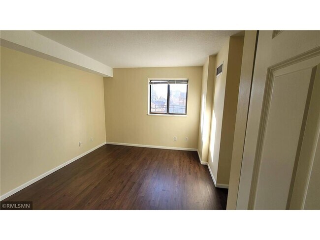 Photo - 78 10th St E Unit 406